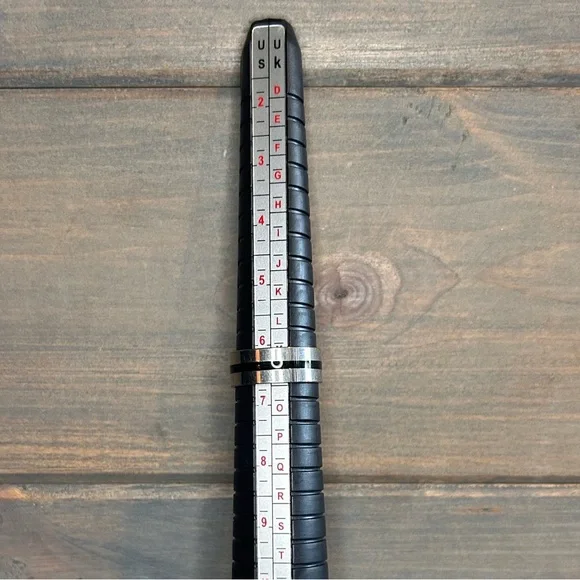 Bundle Of Four Silver Tone Band Rings - Picture 2 of 6